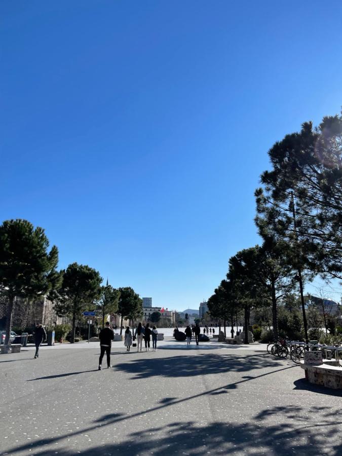Square Inn Tirana City Center Buitenkant foto