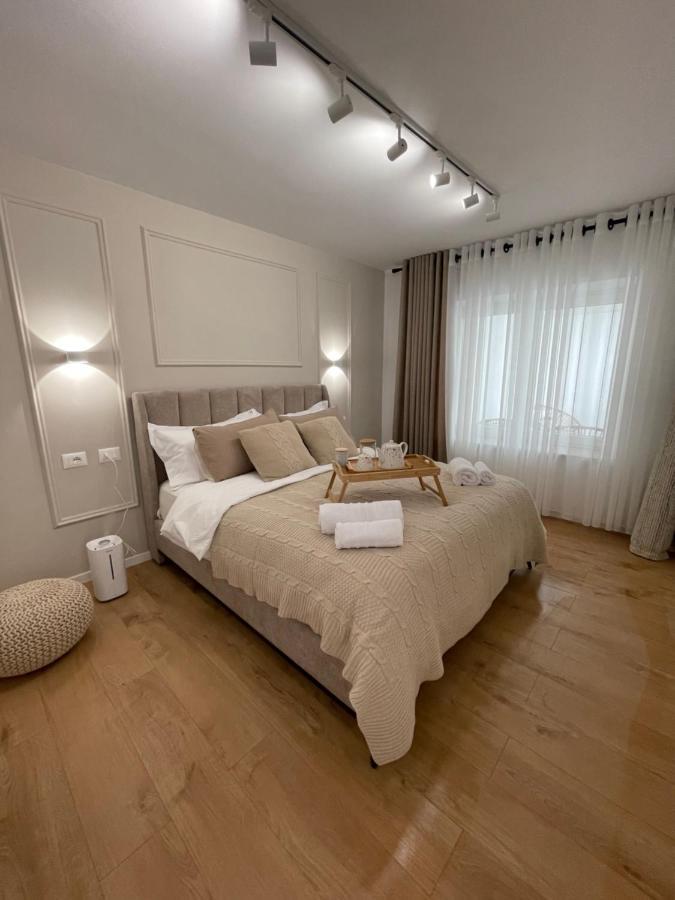 Square Inn Tirana City Center Buitenkant foto
