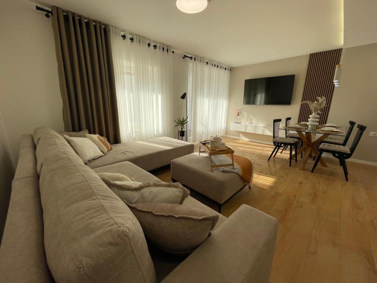 Square Inn Tirana City Center Buitenkant foto