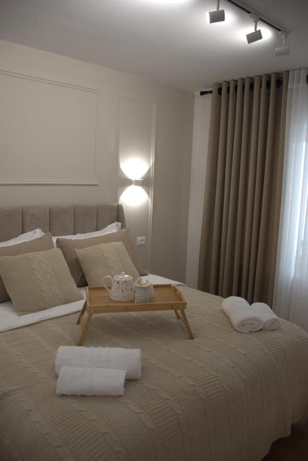 Square Inn Tirana City Center Buitenkant foto